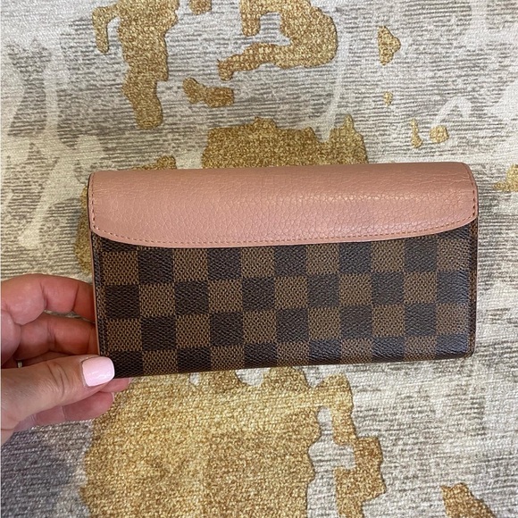 Louis Vuitton Damier Ebene Normandy Rose Ballerine Wallet on chain. - Picture 3 of 8